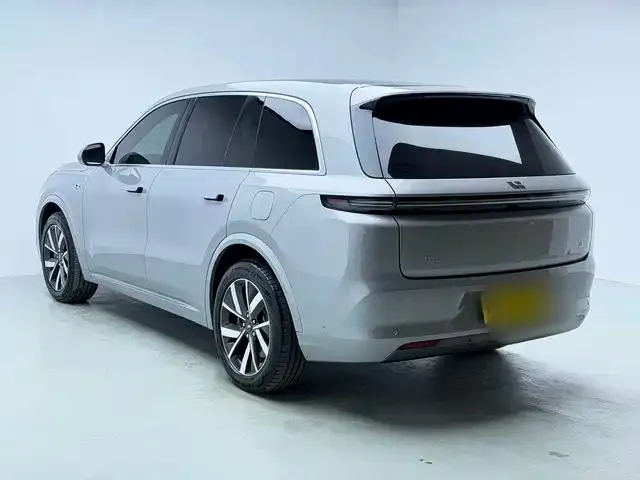 Li Auto L8 — Фото автомобиля 4