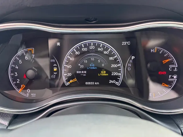 Jeep Grand Cherokee — Фото автомобиля 13