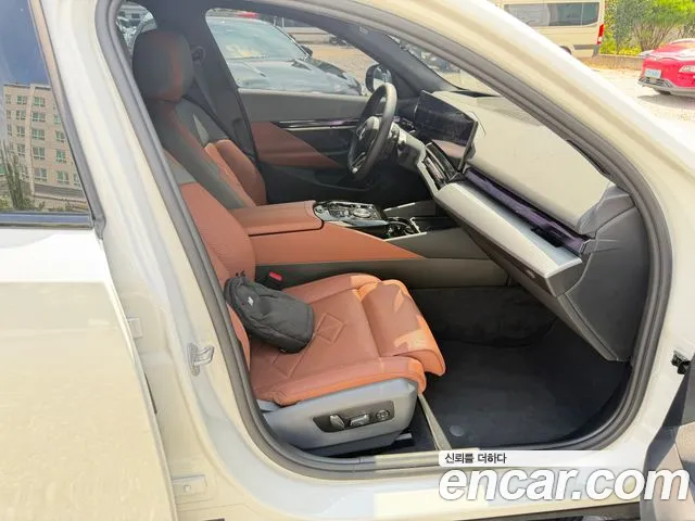 BMW 5 Series G60 — Фото автомобиля 18