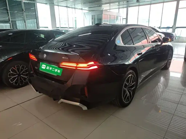 BMW i5 — Фото автомобиля 6