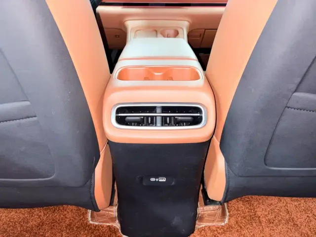 Leapmotor C10 — Фото автомобиля 25