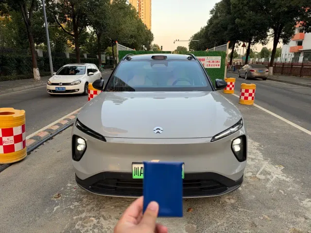 Nio ES6 — Фото автомобиля 2