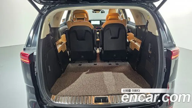 Kia Canival — Фото автомобиля 21