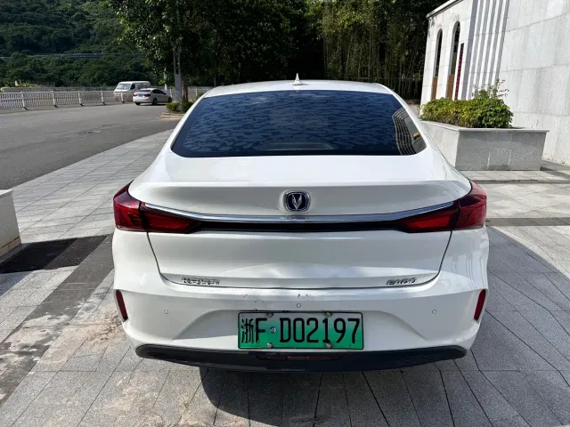 Changan Eado — Фото автомобиля 5