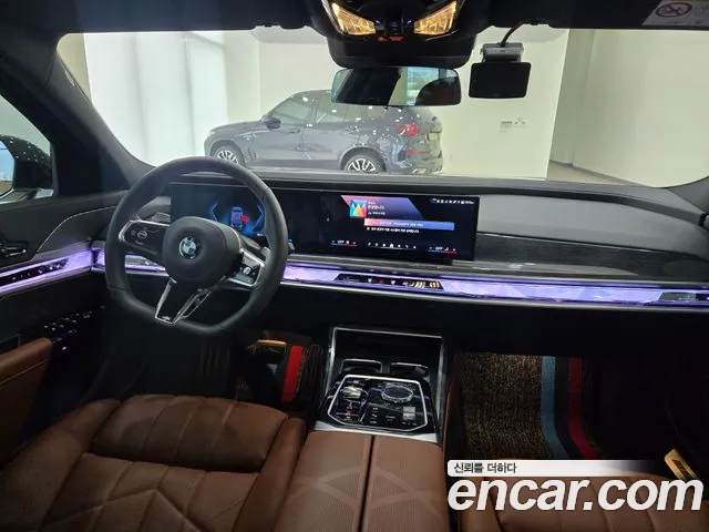 BMW 7 Series G70 — Фото автомобиля 13