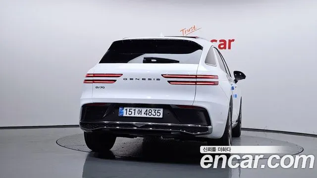 Genesis GV70 — Фото автомобиля 4