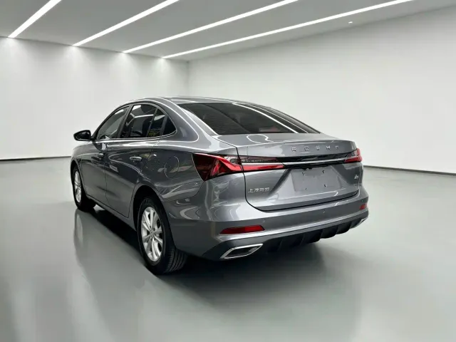 Roewe i5 — Фото автомобиля 10