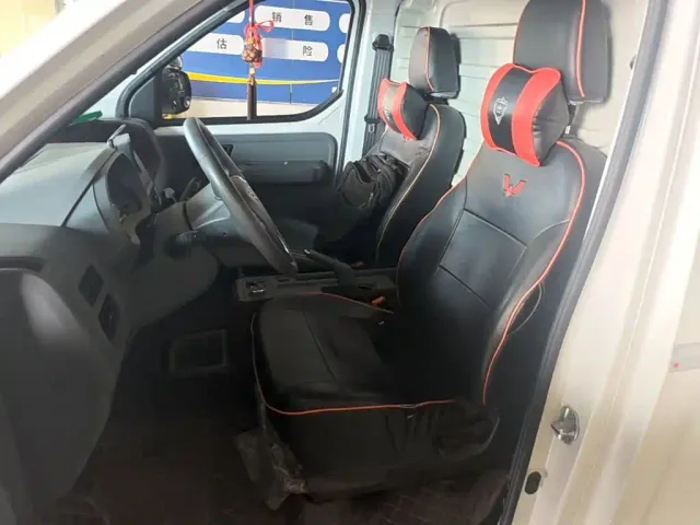 Wuling Yangguang — Фото автомобиля 13