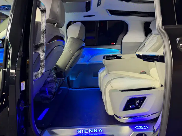 Toyota Sienna — Фото автомобиля 16