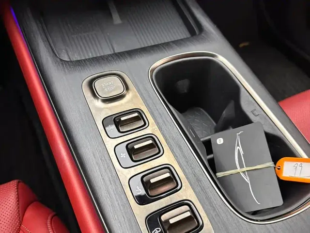 Xiaomi SU7 — Фото автомобиля 18