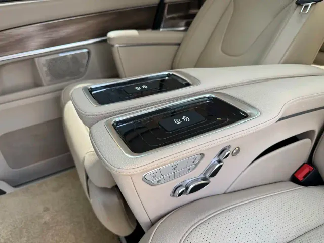 Mercedes-Benz V-Class — Фото автомобиля 20