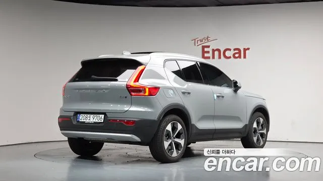 Вольво XC40 — Фото автомобиля 2
