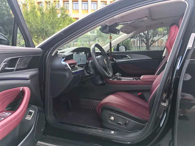 Hongqi H5 — Фото автомобиля 4