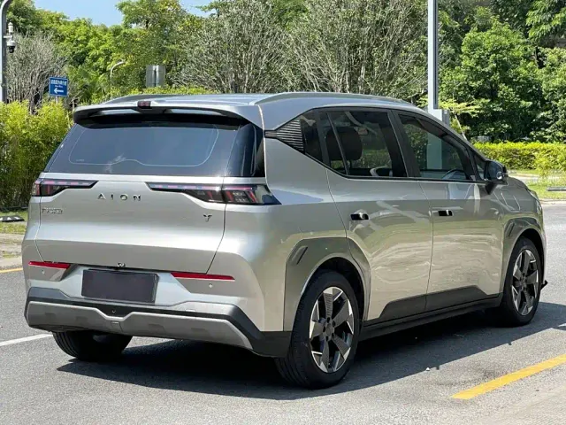GAC Aion Y — Фото автомобиля 24