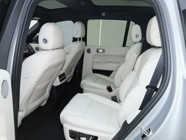 Li Auto L8 — Фото автомобиля 10