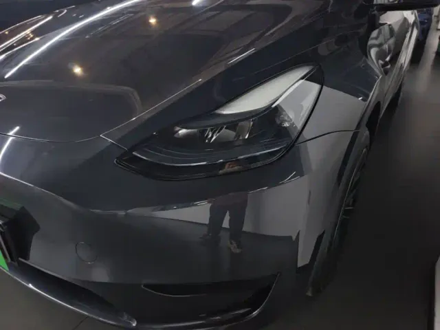 Tesla Model Y — Фото автомобиля 23