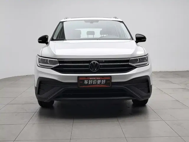 Volkswagen Tiguan L — Фото автомобиля 3