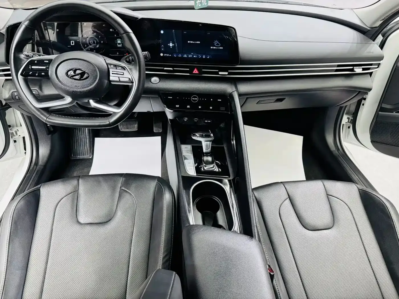 Hyundai Elantra 2022 1.5L CVT LUX Premium Edition — Фото автомобиля 14