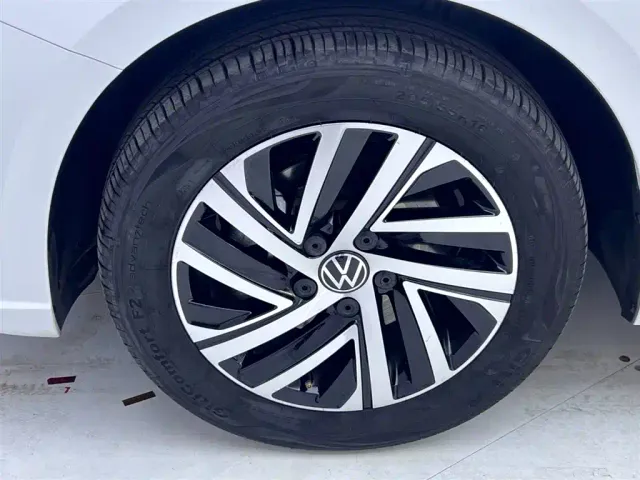 Volkswagen Lavida — Фото автомобиля 11
