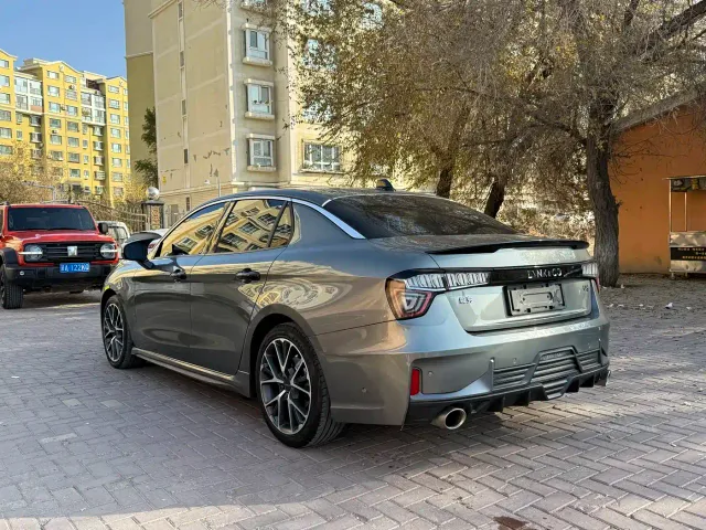 Lynk & Co 03 — Фото автомобиля 5