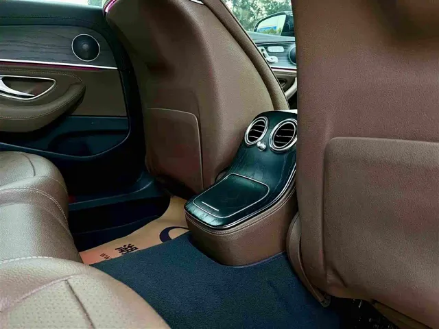 Mercedes-Benz E-Class — Фото автомобиля 11