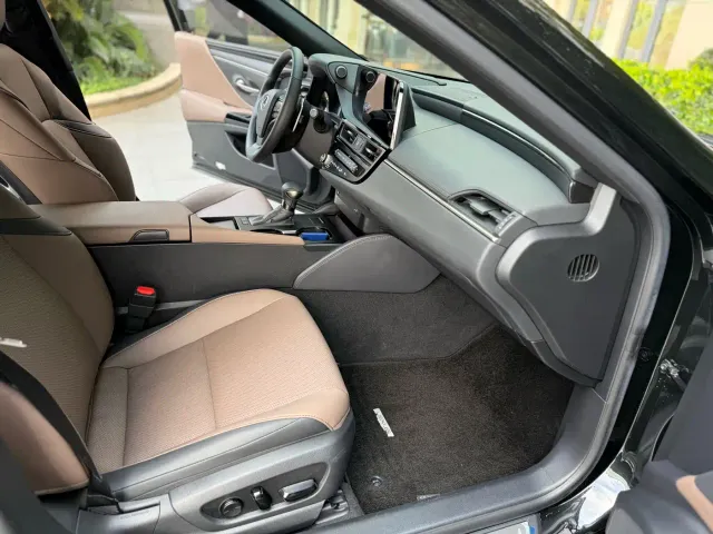 Lexus ES — Фото автомобиля 5