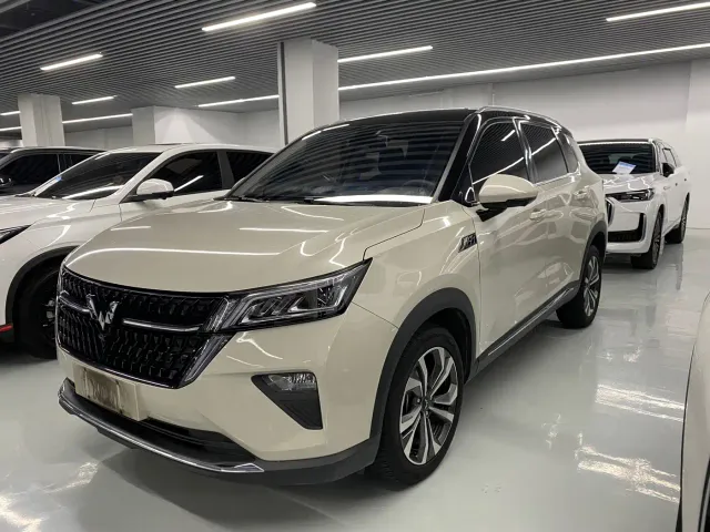 Фотография автомобиля — Wuling Asta