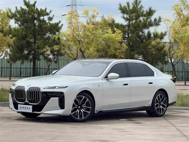 Фотография автомобиля — BMW 7 Series