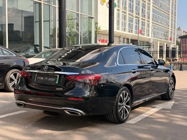 Mercedes-Benz E-Class — Фото автомобиля 8