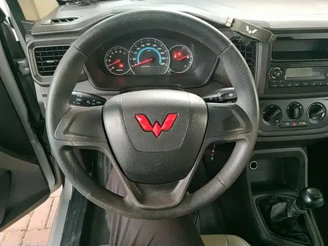 Wuling Hongguang V — Фото автомобиля 6