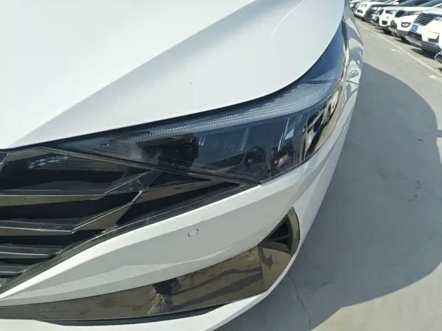 Hyundai Elantra — Фото автомобиля 23
