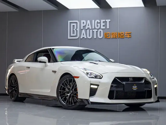 Nissan GT-R — Фото автомобиля 2