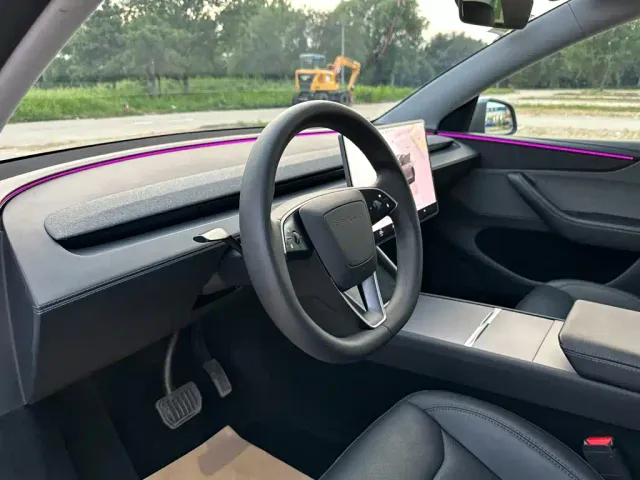 Tesla Model Y — Фото автомобиля 14