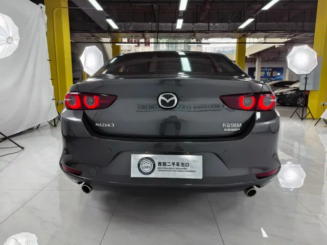 Mazda Axela — Фото автомобиля 7