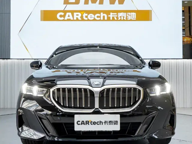 BMW 5 Series — Фото автомобиля 2