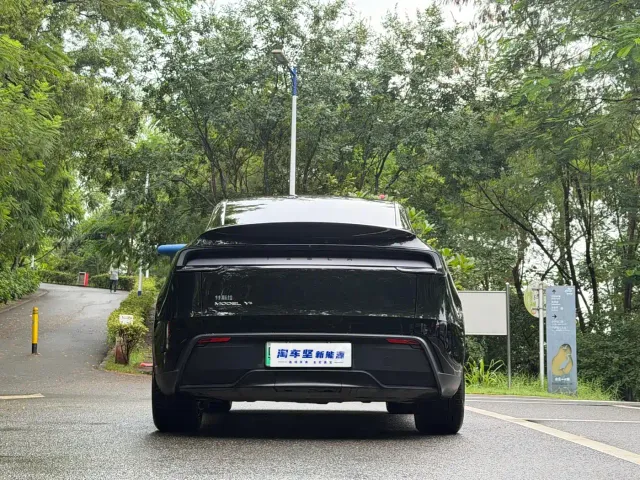 Tesla Model Y — Фото автомобиля 5