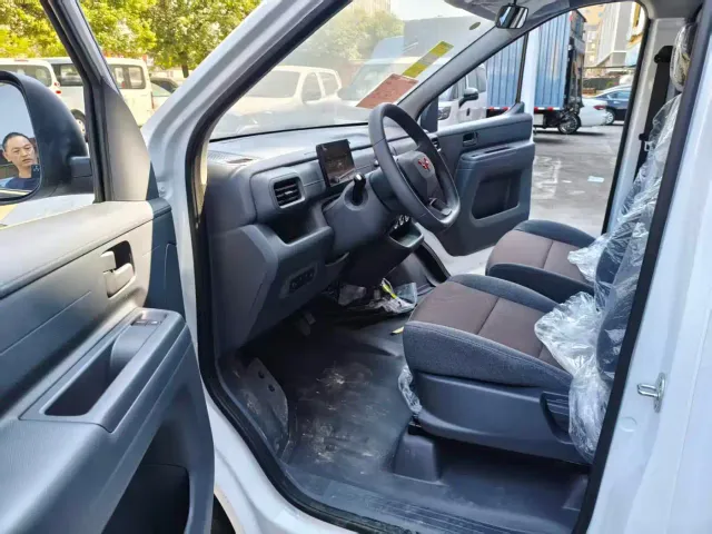 Wuling Yangguang L — Фото автомобиля 9