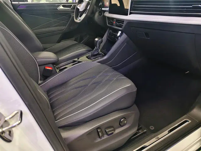 Volkswagen Tiguan L — Фото автомобиля 12
