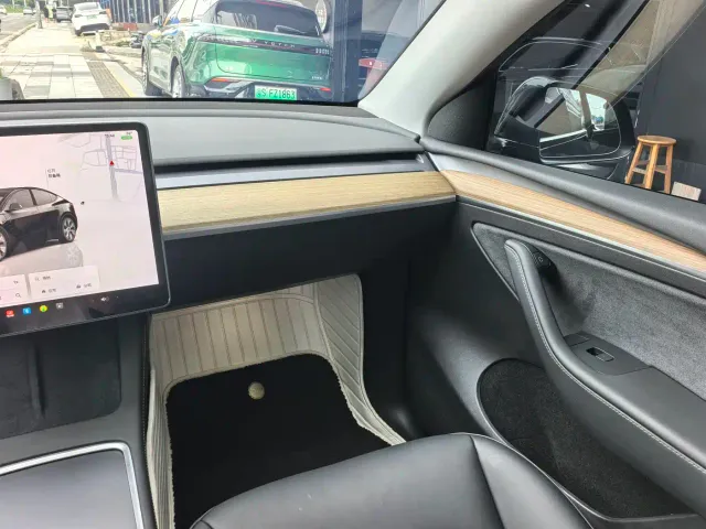 Tesla Model Y — Фото автомобиля 15