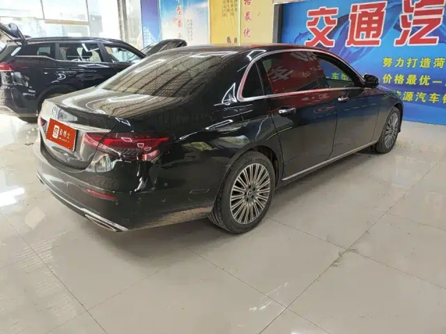 Mercedes-Benz E-Class — Фото автомобиля 4