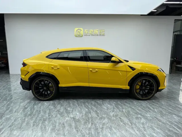 Lamborghini Urus — Фото автомобиля 3