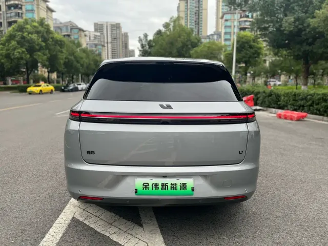 Li Auto L7 — Фото автомобиля 13
