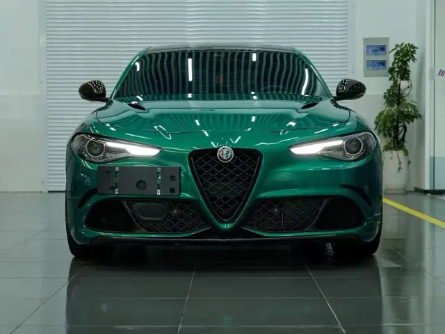 Фотография автомобиля — Alfa Romeo Giulia