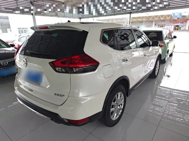 Nissan X-Trail — Фото автомобиля 6