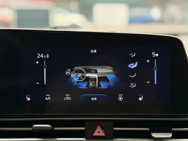Hyundai Elantra — Фото автомобиля 12
