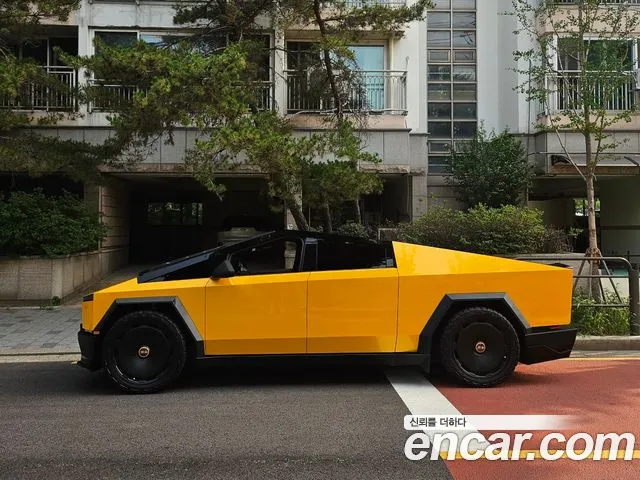 Tesla Cybertruck — Фото автомобиля 3
