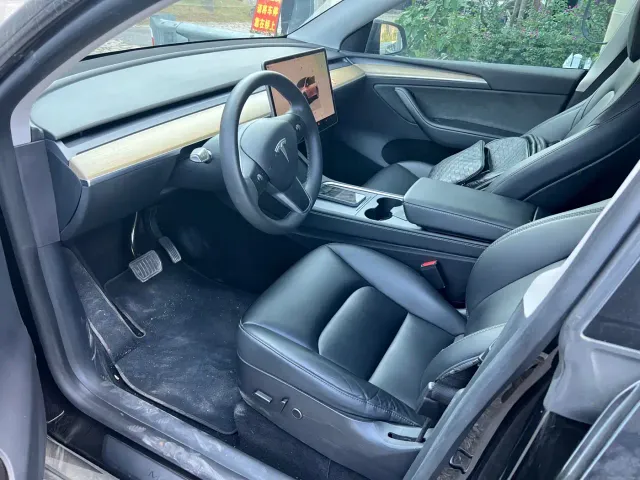 Tesla Model Y — Фото автомобиля 4