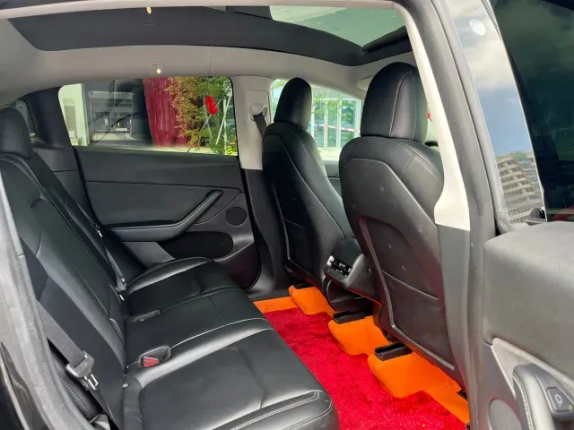 Tesla Model Y — Фото автомобиля 14