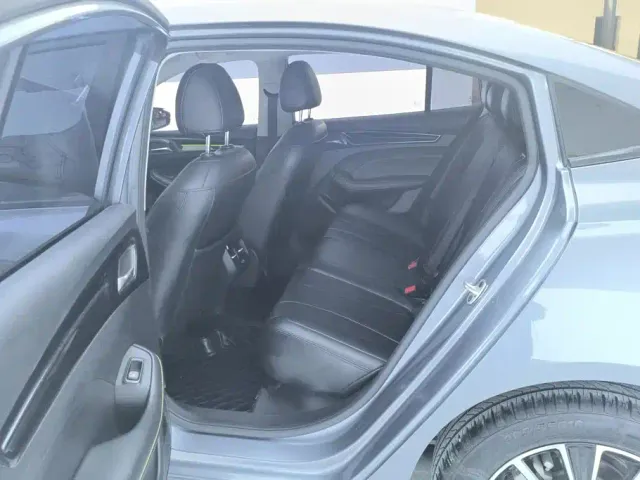 Roewe i5 — Фото автомобиля 11