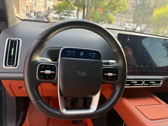 Li Auto L9 — Фото автомобиля 12